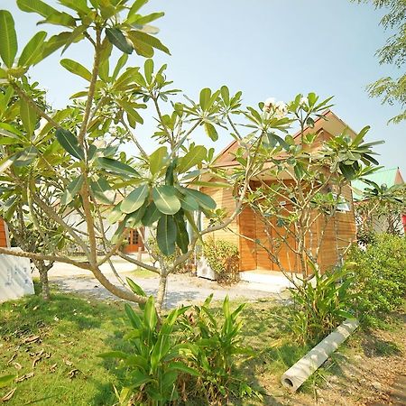 Tonrak Resort Ban Ongkharak Exterior photo
