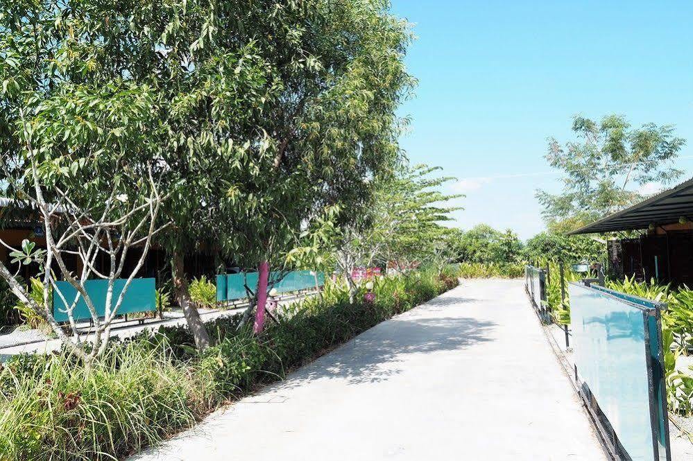 Tonrak Resort Ban Ongkharak Exterior photo